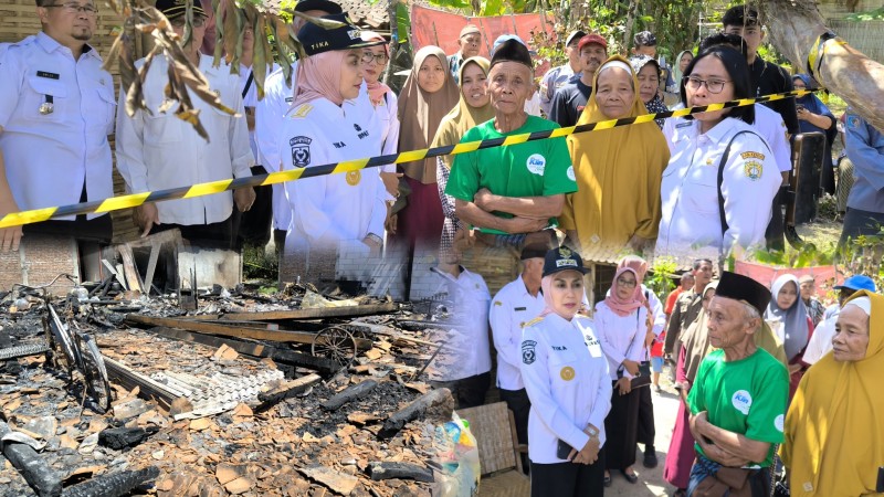 Bupati Kendal Serahkan Bantuan Korban Kebakaran di Sumberagung