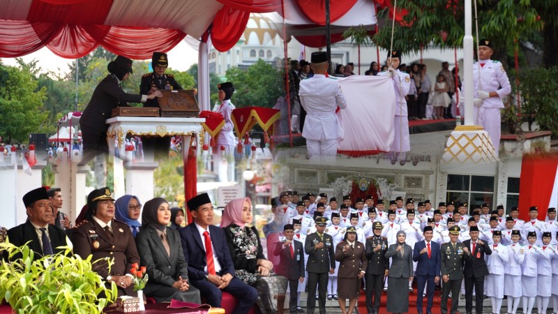 Penurunan Bendera HUT ke-81 RI di Kendal Berlangsung Khidmat,