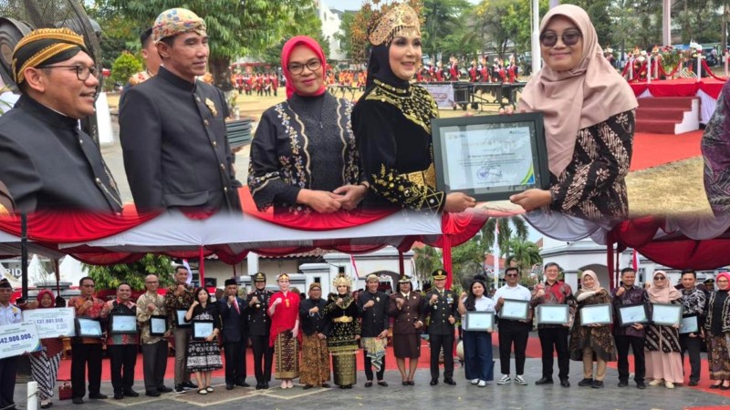 Peringatan HUT ke-81, BPJS Ketenagakerjaan Pemkab Serahkan Manfaat Program