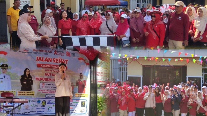 Bupati Kendal Lepas Jalan Sehat HUT ke-81 RI di Kecamatan Kendal